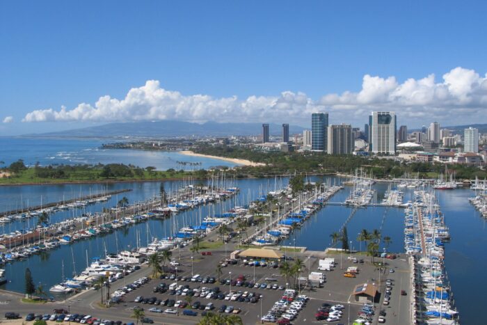 オアフ島ヒルトンホテルからアラ・ワイ・ボート港
