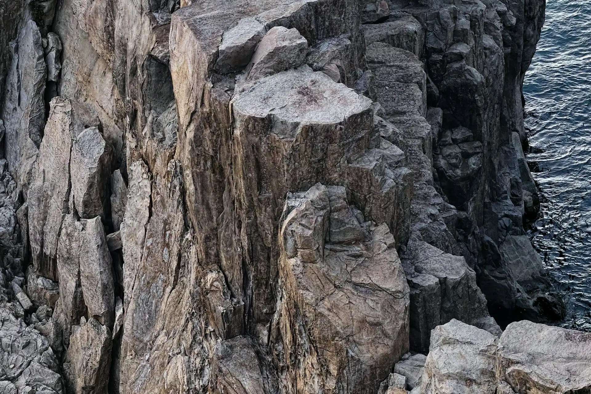 東尋坊の柱状節理